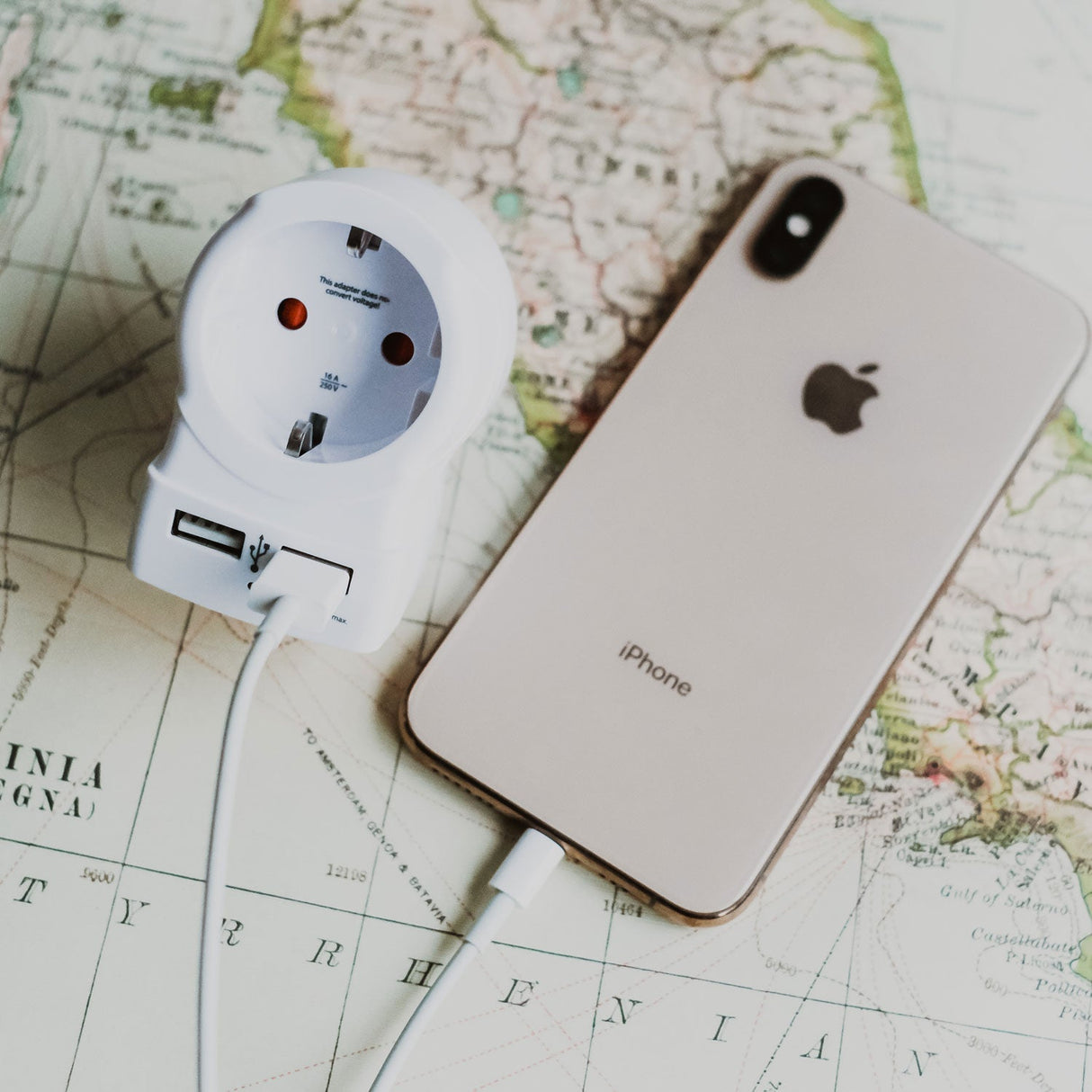 SKROSS Reseadapter – Europa Till USA M.fl. 2×USB-A 12W Jordad
