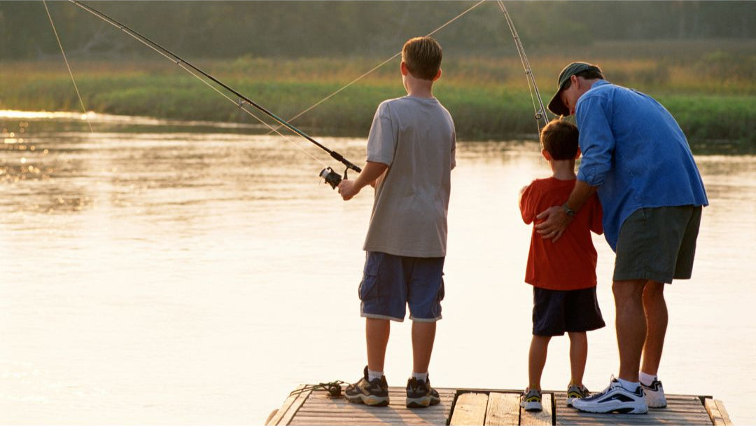 Barn och familj i fokus: Lek, fiske och säkerhet för aktiva ute minnen