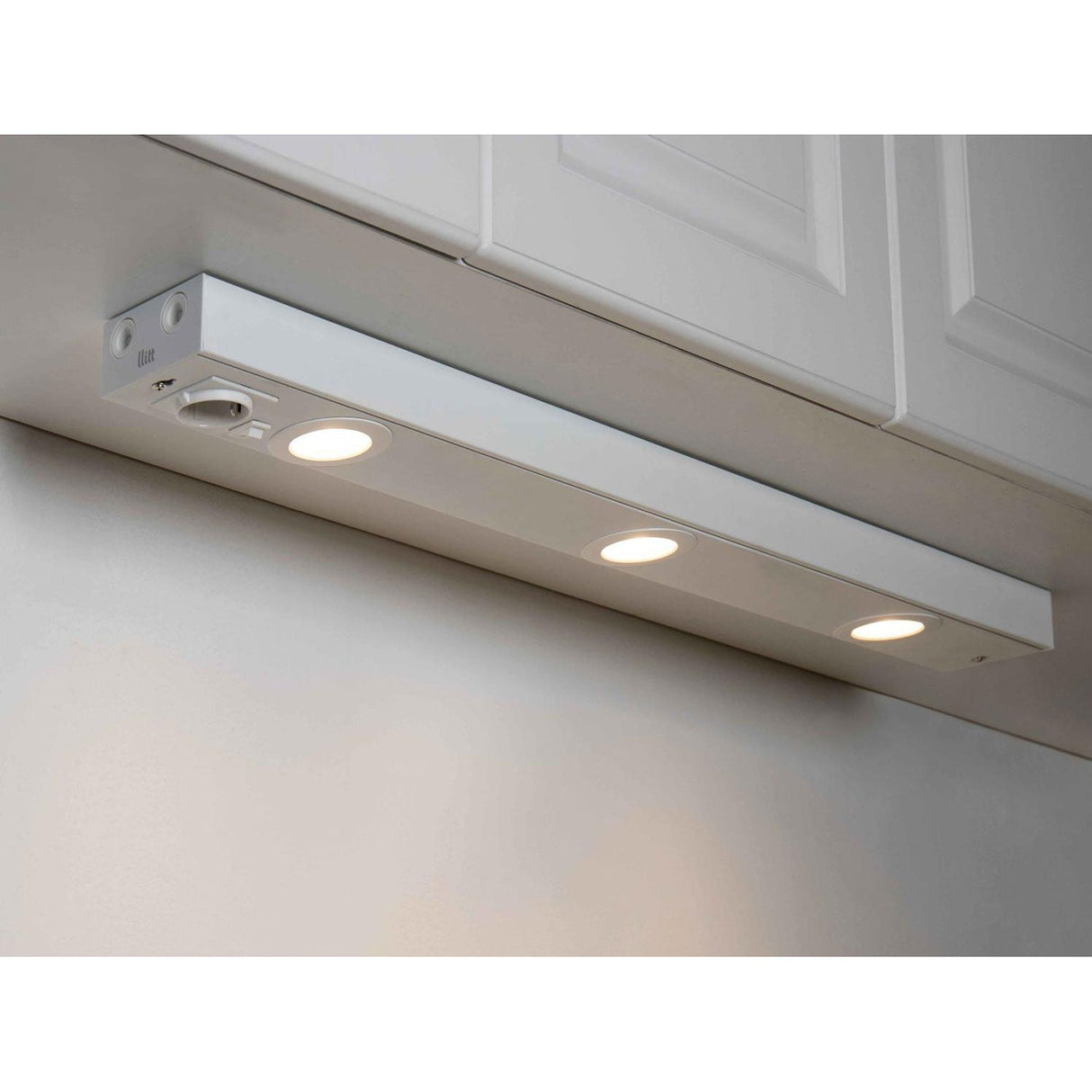 Llitt Emma 870 Köksbänksbelysning 2Xspot + Uttag 3000K 650Lm 870Cm