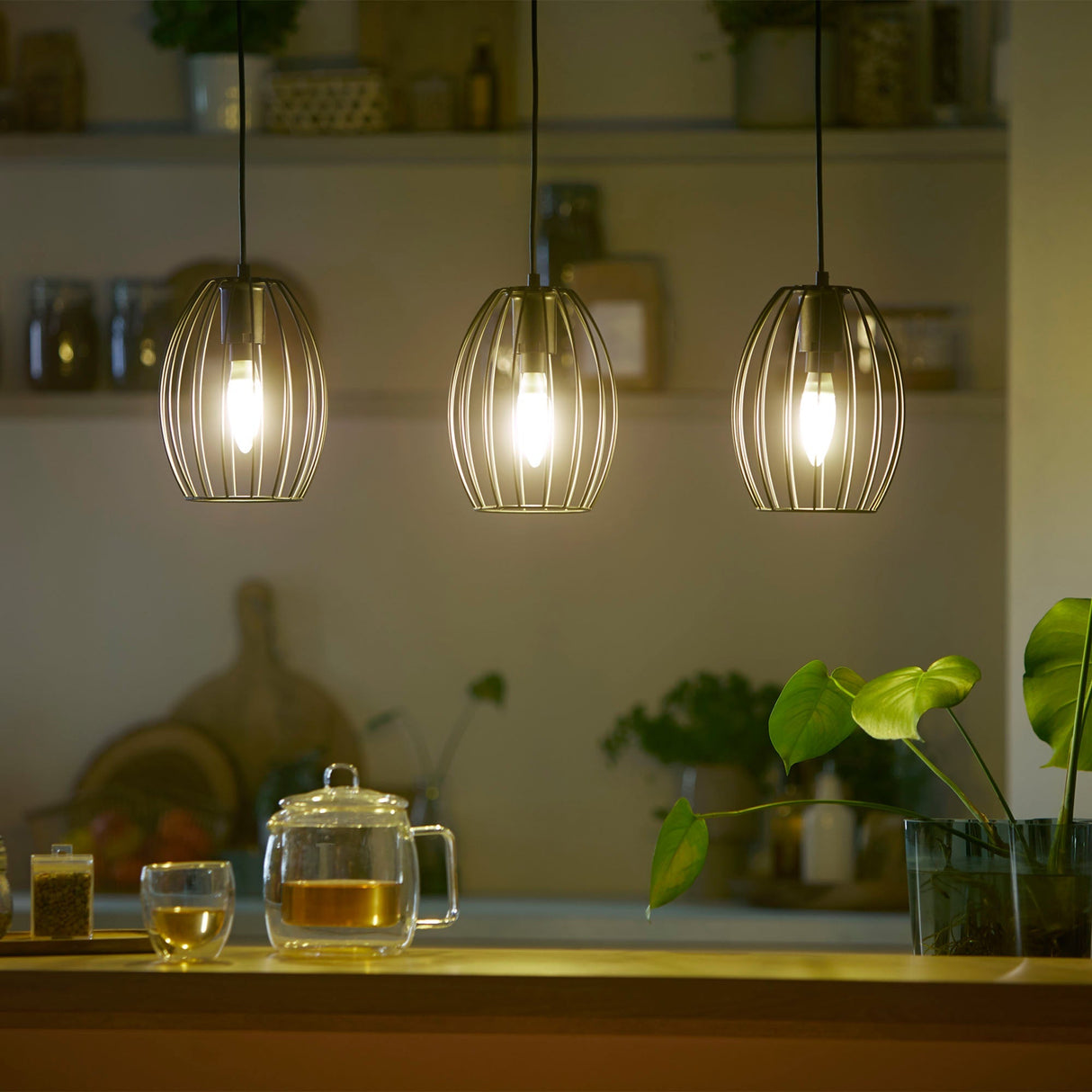 Philips Led E14 Kron B35 2,3W (40W) Frostad 485Lm 2700K Energiklass A