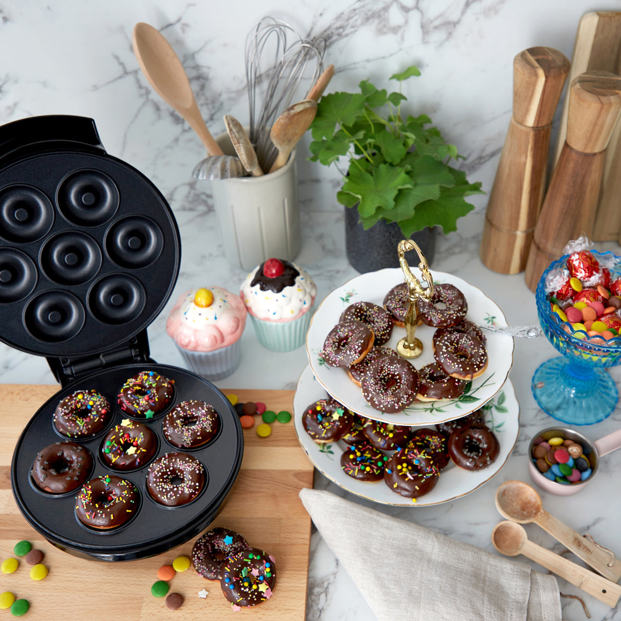 Champion Donut Maker Ceramic 7 Munkar 700W DM400 - Svart